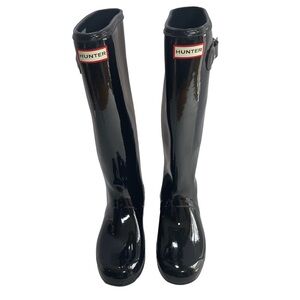 Women’s Hunter original tall gloss rain boots. Size 8. 100% waterproof.